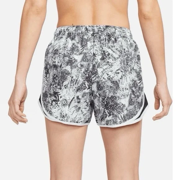 Nike Running Shorts & Tank Top Bundle Set (3 Pieces) Women’s Size Small NWT